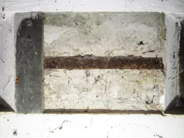 Ligne Maginot - A33 - (Observatoire d'artillerie) - Entre les deux créneaux, un support en bois pour l'affichage des cartes 