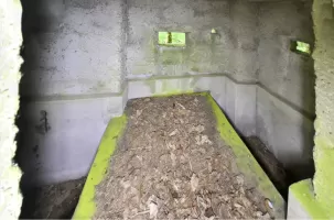 Ligne Maginot - DONAU NORD 1 - (Blockhaus pour arme infanterie) - Support bétonné et créneau pour mitrailleuse, petit créneau d'observation et créneau de flanquement droit