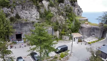 Ligne Maginot - SAINTE AGNES (SAG) - EO9 - (Ouvrage d'artillerie) - A gauche l'entrée mixte du bloc 1, à droite la face arrière du bloc 2