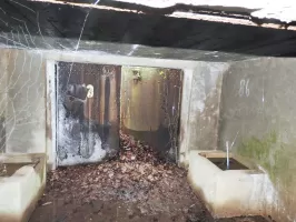 Ligne Maginot - KUHBRUCK OUEST - (Blockhaus pour canon) - La chambre de tir vue par le créneaux.