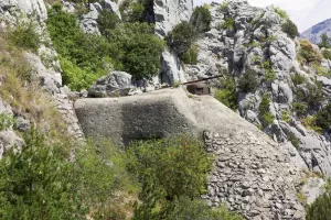 Ligne Maginot - SAINTE AGNES (SAG) - EO9 - (Ouvrage d'artillerie) - Bloc 4
Le bloc vu de la terrasse du Righi, qui est l'ancien mess des officiers en temps de paix