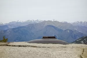 Ligne Maginot - PIC DE GARUCHE - (Observatoire d'artillerie) - Gros plan de la cloche VDP.
On aperçoit le plateau du Monte Grosso juste à la droite de cloche.