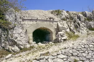 Ligne Maginot - PIC DE GARUCHE - (Observatoire d'artillerie) - Anciens abri à 50 mètres de l'entrée de l'ouvrage
