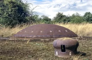 Ligne Maginot - MOLVANGE - A9 - (Ouvrage d'artillerie) - Bloc 5
Tourelle de 75 et champignon de prise d'air