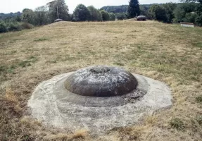 Ligne Maginot - IMMERHOF - A10 - (Ouvrage d'infanterie) - Bloc entrée
Cloche LG au premier plan et cloches GFM à l'arrière-plan