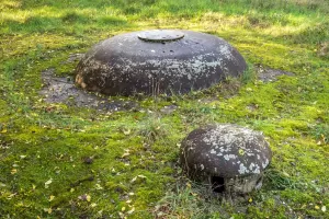 Ligne Maginot - FOUR A CHAUX - FAC - (Ouvrage d'artillerie) - Bloc 3
Champignon de prise d'air et cloche LG