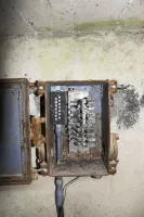 Ligne Maginot - CAMPAOST - (Chambre de coupure) - Intérieur de la chambre de coupure
Boitier de protection pour six lignes de campagne, modifié après guerre lors de la refection du réseau