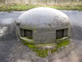 Ligne Maginot - BOIS KARRE - A12 - (Ouvrage d'infanterie) - Cette cloche GFM de Type A ne présente que deux créneaux. Il s'agit du seul exemplaire de ce type avec celle du Bloc 14 de Métrich.