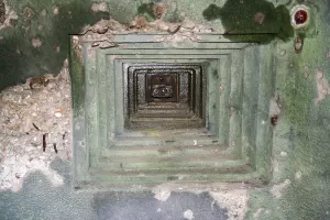 Ligne Maginot - BOIS KARRE - A12 - (Ouvrage d'infanterie) - Créneau JM de la chambre de tir est en direction des casemates de Basse-Parthe