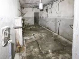 Ligne Maginot - RIPPERT - X13 (QUARTIER KARRE - II/168°RIF) - (Abri) - La centrale électrique vide d'équipements.