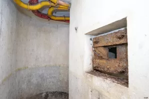 Ligne Maginot - BAMBESCH - A35 - (Ouvrage d'infanterie) - Bloc 2
Etage inférieur
Créneau pour la défense de l'issue de secours
