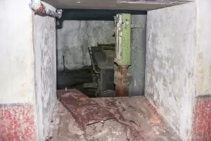 Ligne Maginot - BOIS D'ESCHERANGE - X3 (QUARTIER KANFEN - I/169°RIF) - (Abri) - Cuisine
Guichet dans la galerie