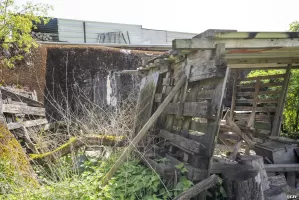 Ligne Maginot - BB32 - FOLTERSBERG - (Blockhaus pour canon) - Le blockhaus est à peine visible derrière tout le matériel