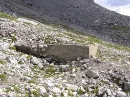 Ligne Maginot - LA ROUE - (Ouvrage d'infanterie) - Le bassin de la source d'eau alimentant l'ouvrage, situé au bord du chemin d'accès 