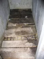 Ligne Maginot - LA ROUE - (Ouvrage d'infanterie) - Le bloc 2
Le magasin à munitions au pied du bloc avec son caillebotis contre les remontées d'humidité