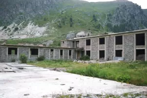 Ligne Maginot - Casernement du LAVOIR - Au premier plan le plafond du sous-sol du casernement provisoire
