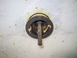 Ligne Maginot - LAVOIR - (Ouvrage d'artillerie) - Entrée munitions
Cloche GFM
Orifice périscopique