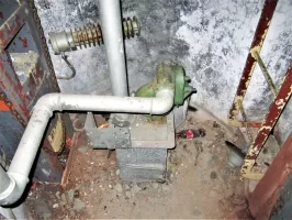 Ligne Maginot - LAVOIR - (Ouvrage d'artillerie) - Entrée munitions
Ventilateur et caisson de récupération des douilles de la cloche GFM