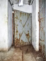 Ligne Maginot - LAVOIR - (Ouvrage d'artillerie) - Bloc 1
Etage inférieur
Porte étanche isolant le PC et les chambres de repos