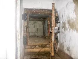 Ligne Maginot - LAVOIR - (Ouvrage d'artillerie) - Bloc 1
Etage inférieur
L'issue de secours murée