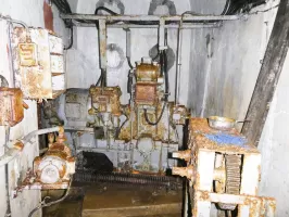 Ligne Maginot - LAVOIR - (Ouvrage d'artillerie) - Bloc 1
Treuil du monte-charge au pied du bloc