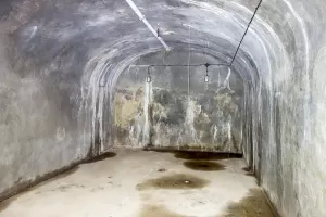 Ligne Maginot - LAVOIR - (Ouvrage d'artillerie) - Bloc 1
L'un des deux magasins de munitions de 75 au pied du bloc
