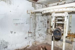 Ligne Maginot - LAVOIR - (Ouvrage d'artillerie) - Bloc 1
Chambre de tir droite pour canon-mortier de 75 mle 31
Indication concernant les instruments optiques associés à la pièce