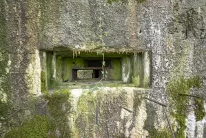 Ligne Maginot - CB440 - PIVELSACKER - (Blockhaus pour canon) - L'embrasure et le trémie