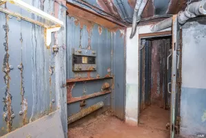 Ligne Maginot - LAVOIR - (Ouvrage d'artillerie) - Bloc 5
Etage supérieur
PC des 75
Créneau de défense du fossé