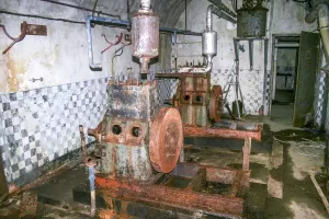 Ligne Maginot - BOIS D'ESCHERANGE - X3 (QUARTIER KANFEN - I/169°RIF) - (Abri) - Usine électrique
Les groupes électrogènes à moteur Baudouin DB2