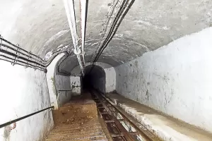 Ligne Maginot - LAVOIR - (Ouvrage d'artillerie) - Plan incliné
A gauche, l'accès à la galerie de creusement débouchant dans la partie centrale