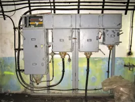 Ligne Maginot - LAVOIR - (Ouvrage d'artillerie) - Plan incliné
Tableau d'alimentation électrique du treuil