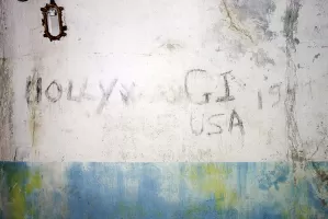 Ligne Maginot - LAVOIR - (Ouvrage d'artillerie) - Entrée des hommes
Graffiti sans doute laissé par des Américains