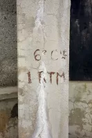 Ligne Maginot - PAS DU ROC - (Casernement) - Casernement extérieur
Inscription sur un des piliers : 6° Cie du 1° RTM