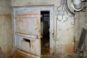 Ligne Maginot - PAS DU ROC - (Ouvrage d'artillerie) - L'entrée de l'ouvrage
Porte blindée gauche