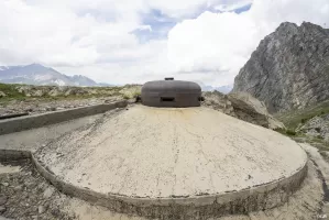 Ligne Maginot - PAS DU ROC - (Ouvrage d'artillerie) - Bloc 2
Cloche VDP couvrant le Col d'Arrondaz et le Vallon de Fréjus
