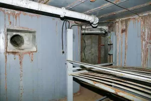 Ligne Maginot - PAS DU ROC - (Ouvrage d'artillerie) - Bloc 2
Le haut du bloc, un créneau optique ne débouchant nulle part.