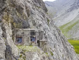 Ligne Maginot - PAS DU ROC - (Ouvrage d'artillerie) - Bloc 3 sous un angle un peu inhabituel