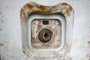 Ligne Maginot - PAS DU ROC - (Ouvrage d'artillerie) - Gros plan des créneaux de 75