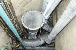 Ligne Maginot - PAS DU ROC - (Ouvrage d'artillerie) - Tuyauterie dans le couloir central