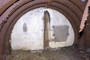 Ligne Maginot - BOIS DE MEDERCHEN (I/160° RIF) - (PC de Quartier) - Central téléphonique (à droite) et poste téléphonique d'abonné ( à gauche)