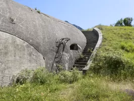 Ligne Maginot - REPLATON (QUARTIER ARC - 71° BAF) - (Position d'artillerie préparée) - Batterie D
L'escalier donnant accès au rempart
