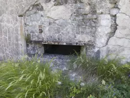 Ligne Maginot - REPLATON (QUARTIER ARC - 71° BAF) - (Position d'artillerie préparée) - Batterie D
Créneau pour mitrailleuse aménagé dans une entrée