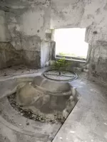 Ligne Maginot - REPLATON (QUARTIER ARC - 71° BAF) - (Position d'artillerie préparée) - Batterie A
Chambre de tir modifiée pour un canon de 75 sur plateforme cuve