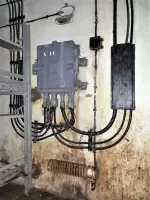 Ligne Maginot - SAINT ANTOINE - (Ouvrage d'artillerie) - Bloc EHM
Etage inférieur
Répartiteur téléphonique