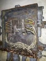 Ligne Maginot - SAINT ANTOINE - (Ouvrage d'artillerie) - Bloc EHM
Etage inférieur
Répartiteur téléphonique