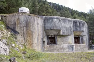 Ligne Maginot - SAINT ANTOINE - (Ouvrage d'artillerie) - Bloc 1
Créneaux des 75 mle 31 et cloche GFM