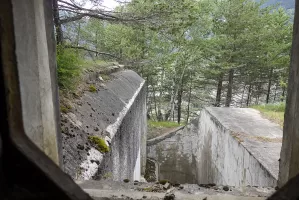 Ligne Maginot - SAINT ANTOINE - (Ouvrage d'artillerie) - Bloc 1
Etage supérieur
Vue depuis le créneau FM de défense rapprochée