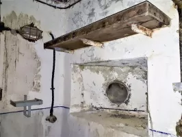Ligne Maginot - SAINT ANTOINE - (Ouvrage d'artillerie) - Bloc 1
Etage supérieur
Créneau optique et poste téléphonique