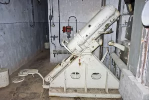 Ligne Maginot - SAINT ANTOINE - (Ouvrage d'artillerie) - Bloc 1
Etage intermédiaire
Chambre de tir Ouest pour mortiers de 81
Mortier de droite
